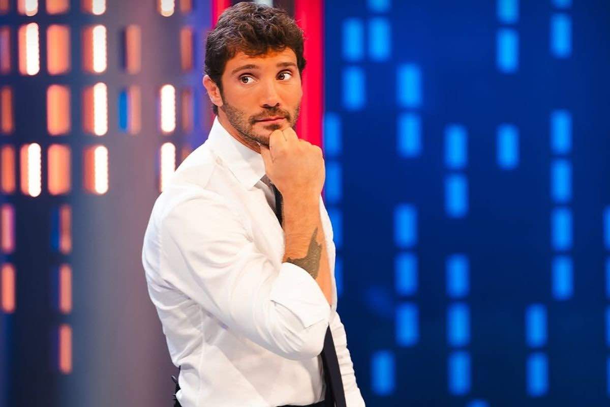 stefano de martino dove vive